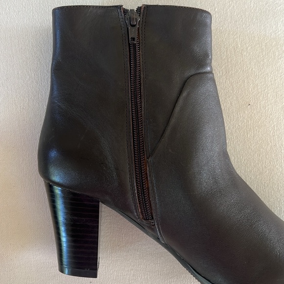 Dark brown leather Bloomingdales Kristiana boots w 3” heel - Picture 8 of 9